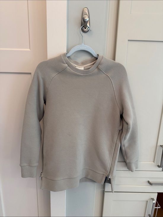 Varley Tops - Varley Light Gray Crewneck Sweatshirt